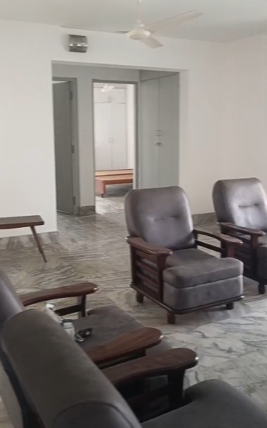 2800sqft 4BHK Semifurnished Flat