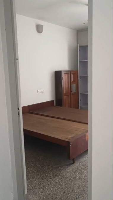 2800sqft 4BHK Semifurnished Flat
