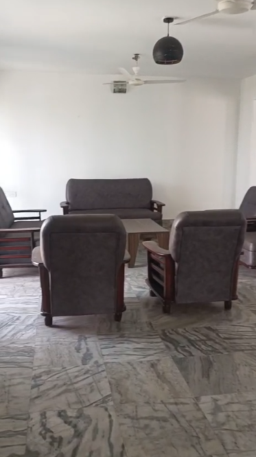 2800sqft 4BHK Semifurnished Flat