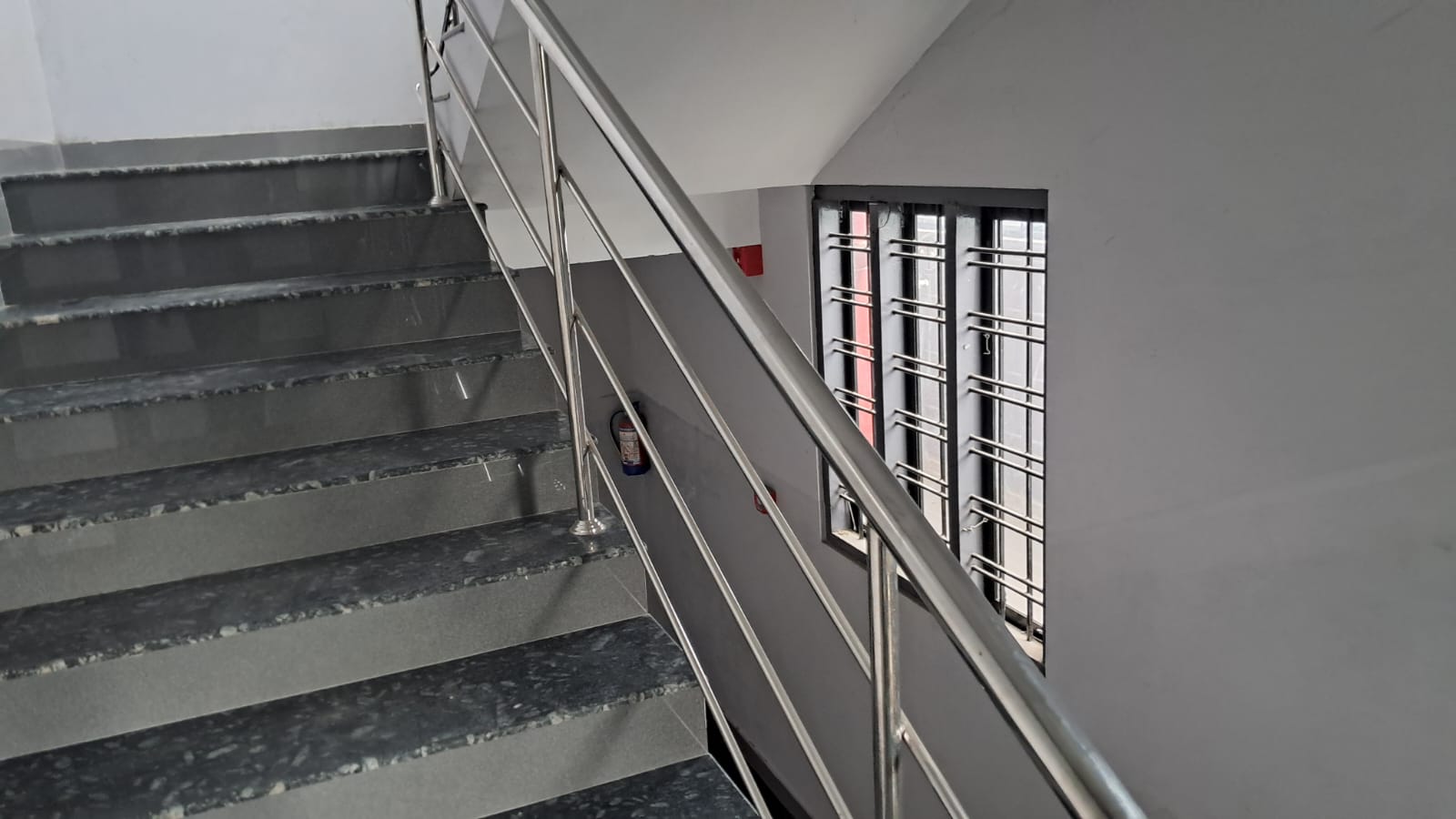 2850sqft Commercial Building