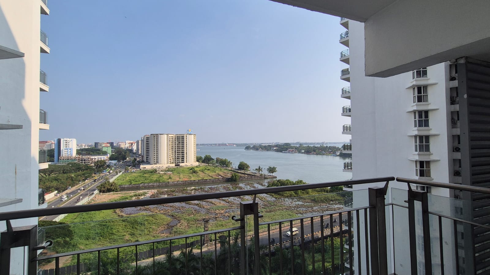 2895sqft 4BHK Semifurnished Flat