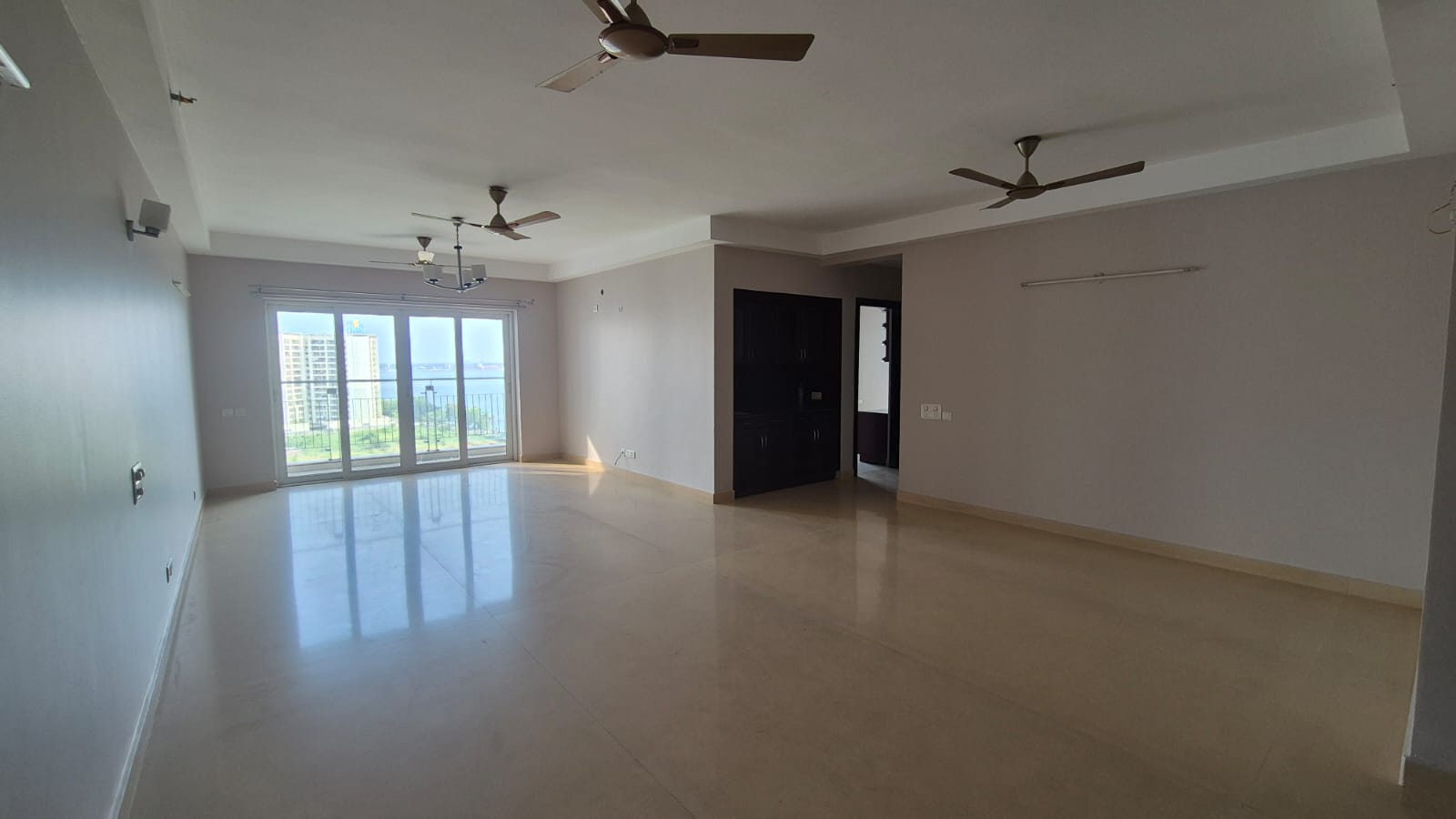 2895sqft 4BHK Semifurnished Flat