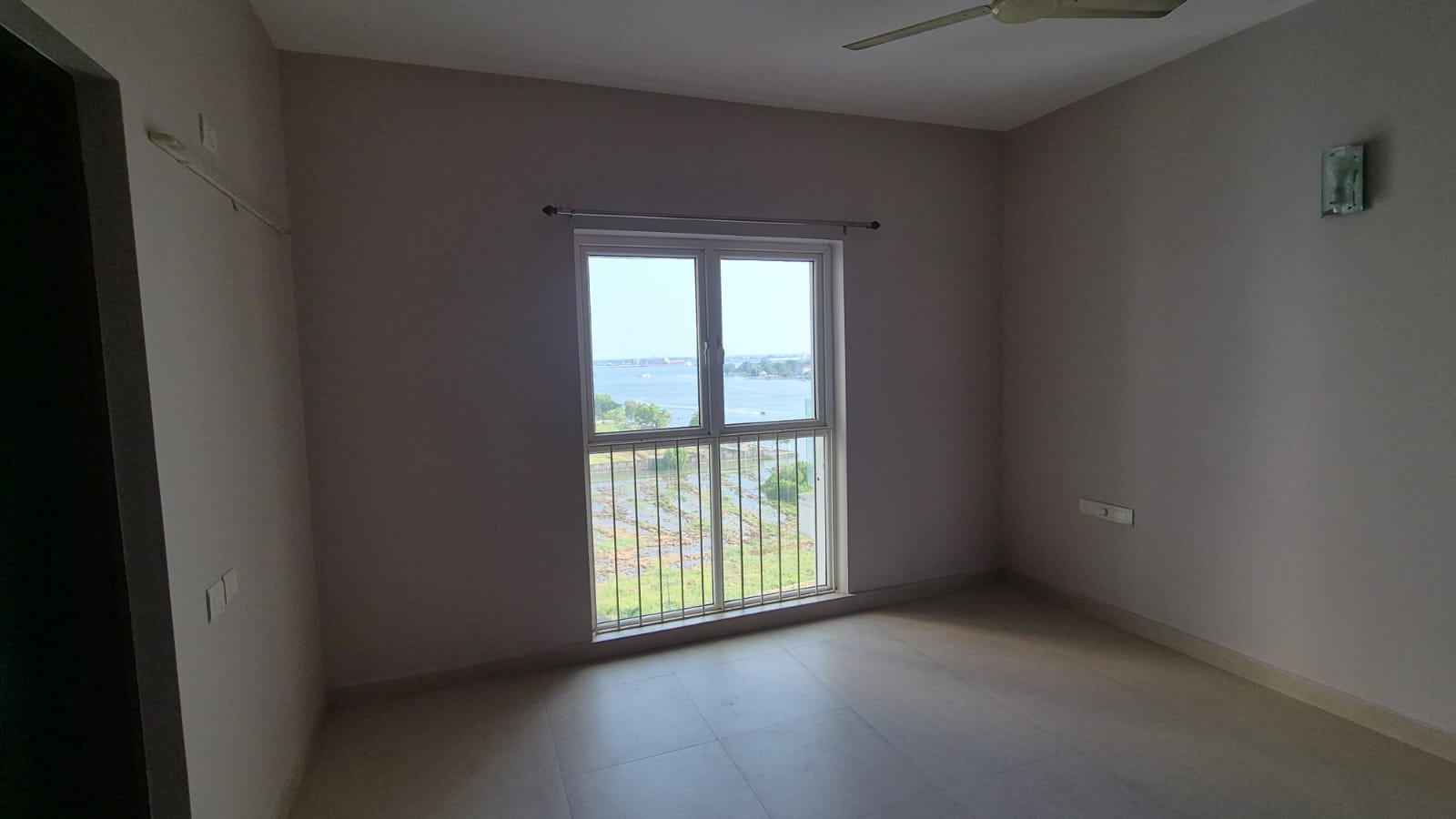 2895sqft 4BHK Semifurnished Flat