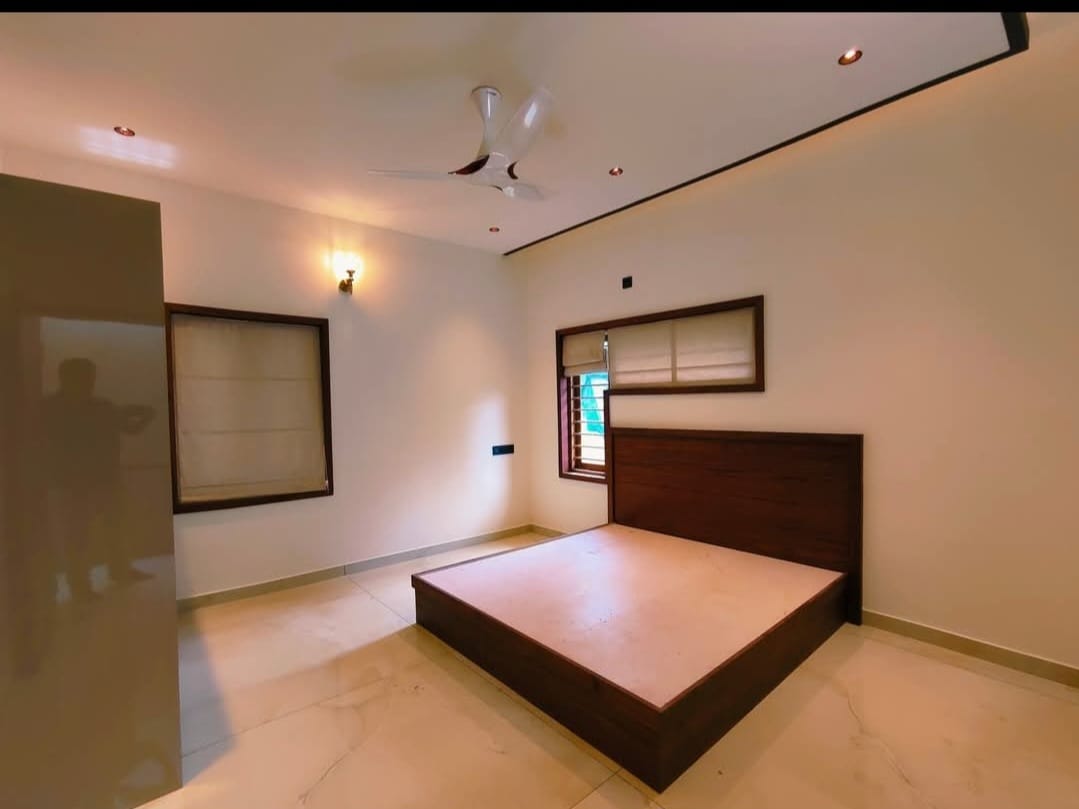3.500 sq 4BHK Semifurnished House with 7 Cents Land