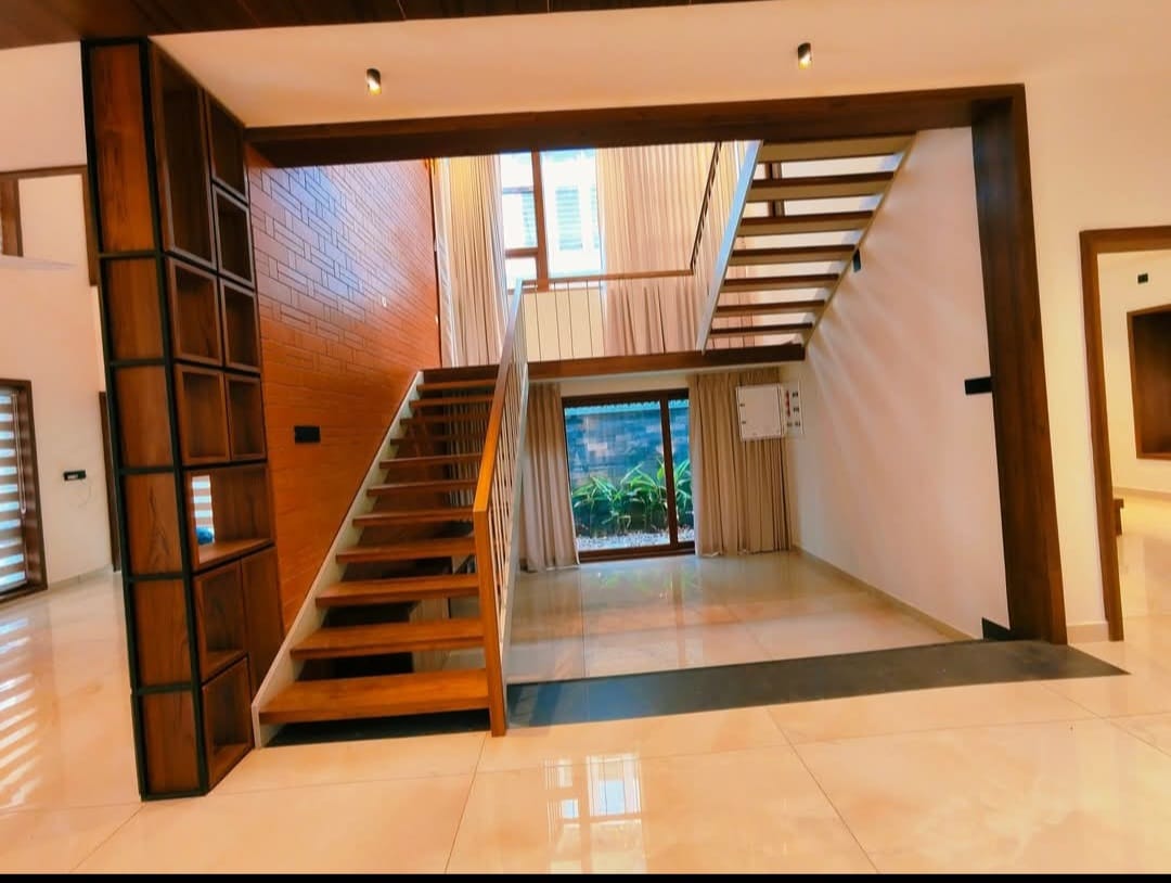3.500 sq 4BHK Semifurnished House with 7 Cents Land