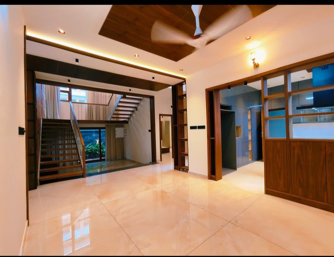 3.500 sq 4BHK Semifurnished House with 7 Cents Land