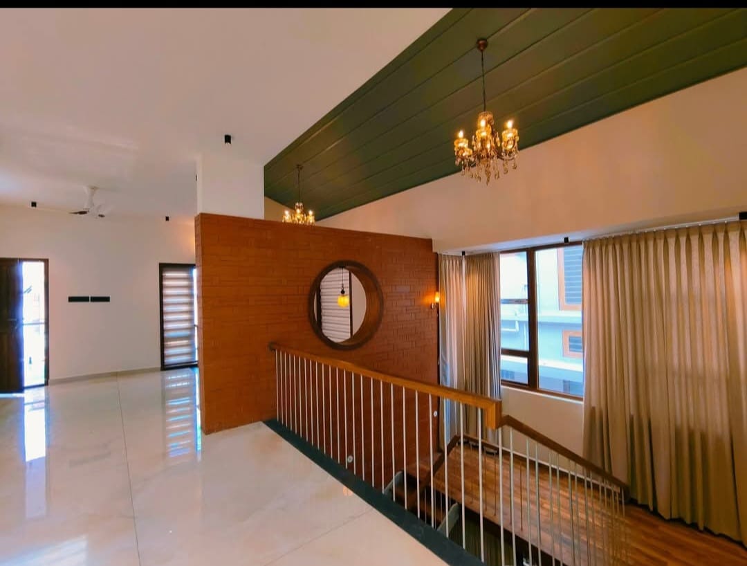 3.500 sq 4BHK Semifurnished House with 7 Cents Land