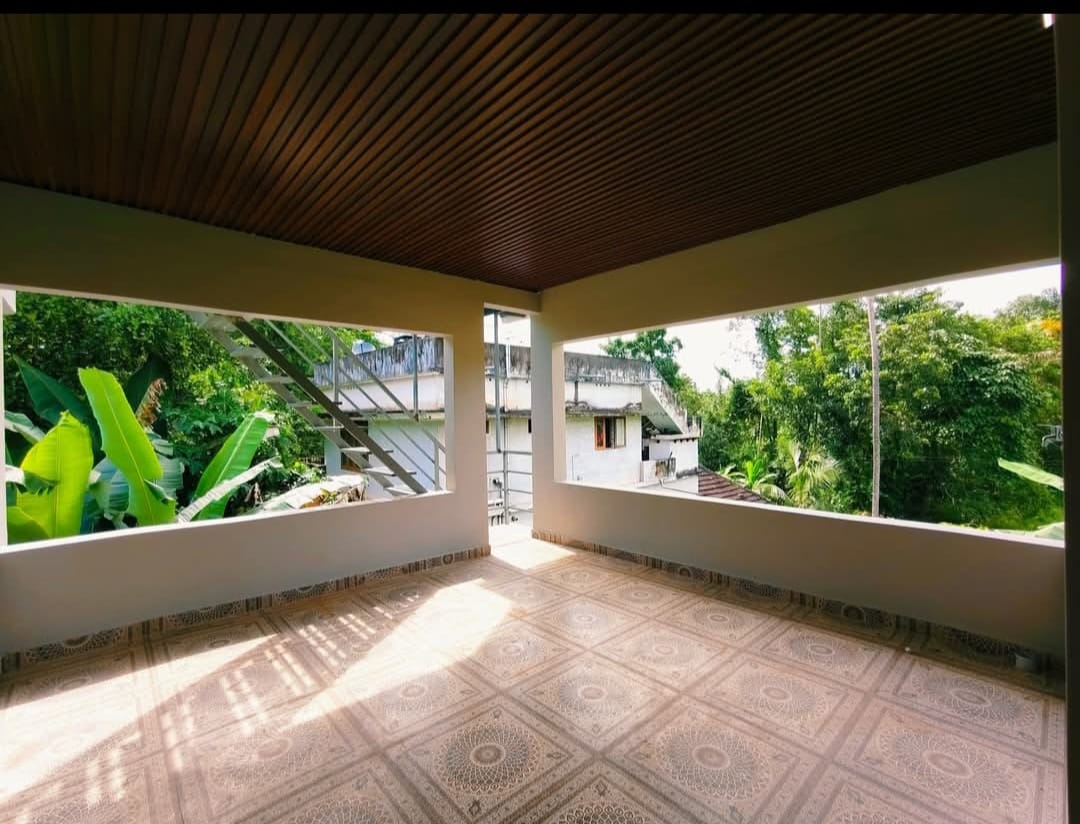 3.500 sq 4BHK Semifurnished House with 7 Cents Land
