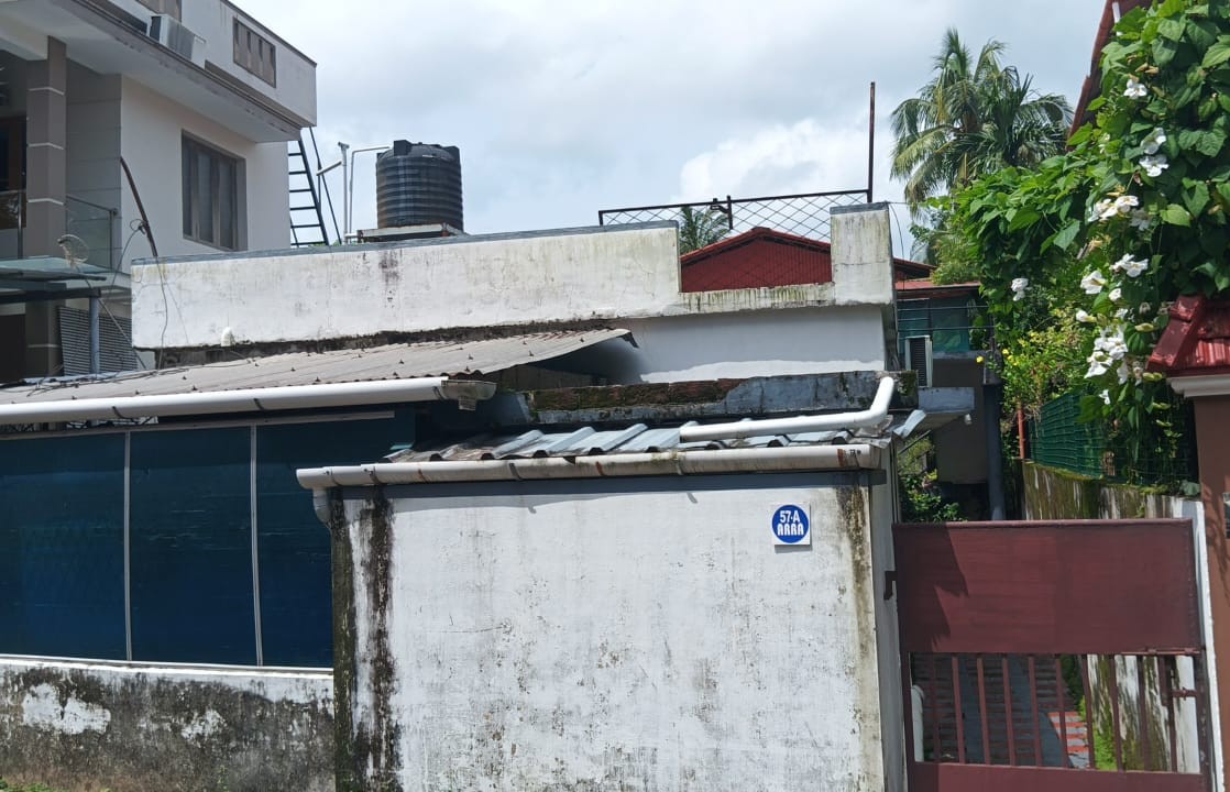 3 Cents with Old House - for sale in Palarivattom, Kochi ( Ernakulam ), Kerala