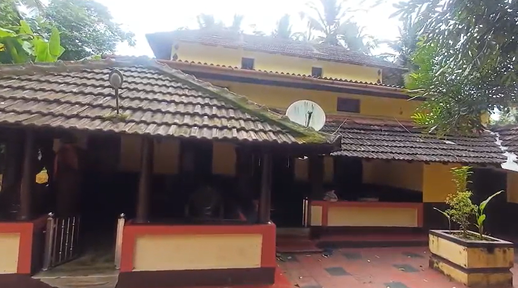30 cent of Land with old house