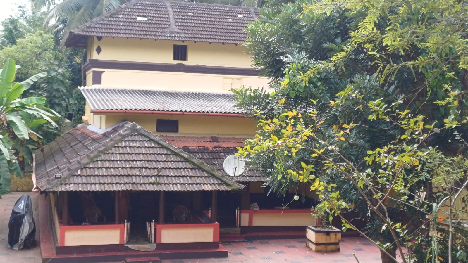 30 cent of Land with old house