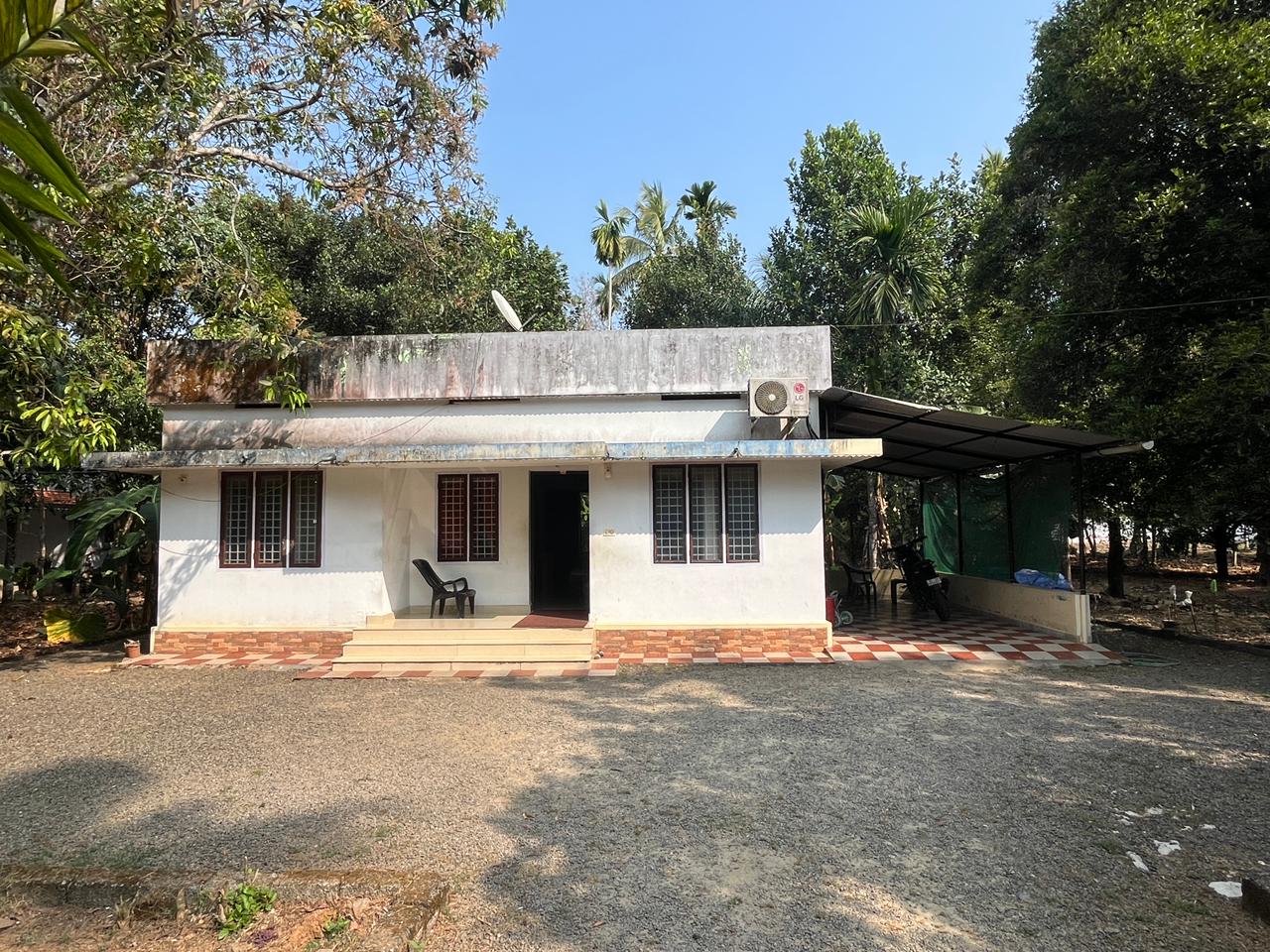 30 Cents of Land with 800sqft old house