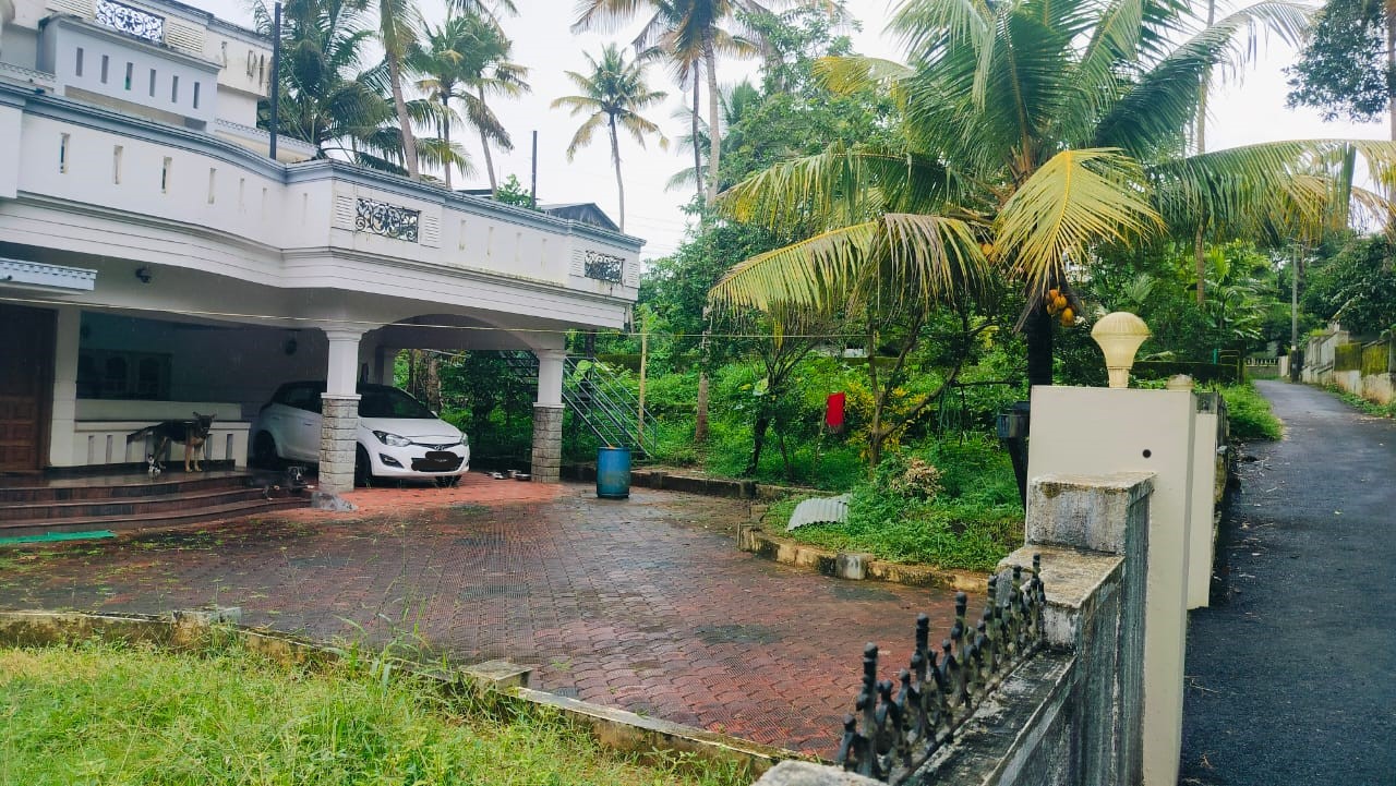 3000sqft 4BHK Semifurnished House with 20cents of Land - for sale in nedumbassery, Kochi ( Ernakulam ), Kerala