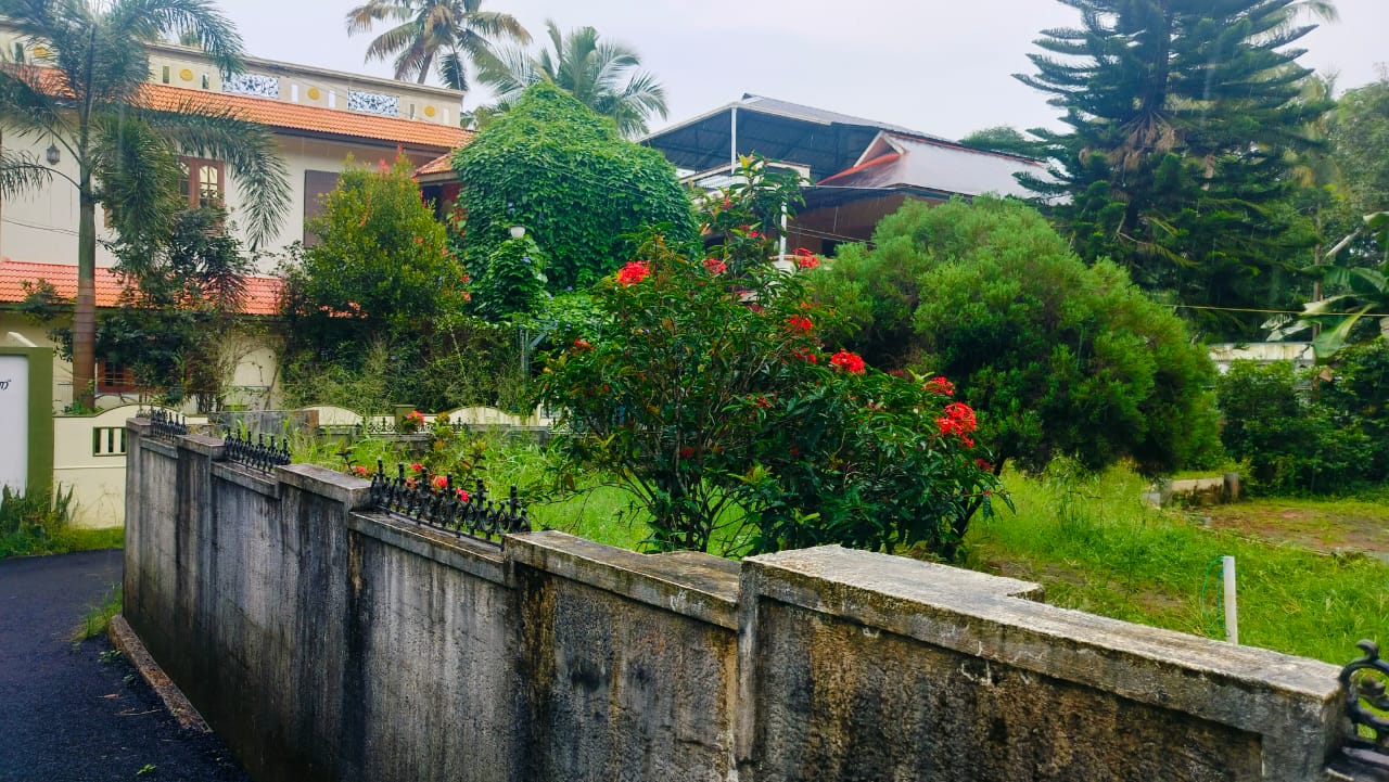 3000sqft 4BHK Semifurnished House with 20cents of Land