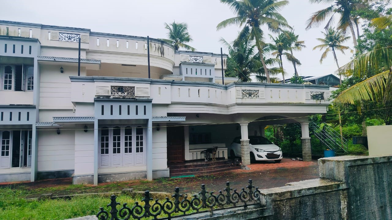 3000sqft 4BHK Semifurnished House with 20cents of Land