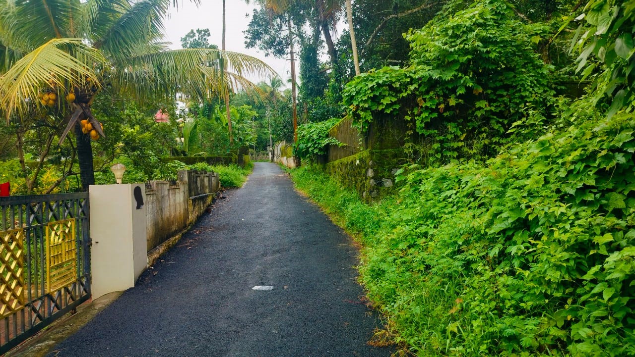 3000sqft 4BHK Semifurnished House with 20cents of Land