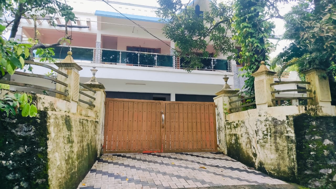3000sqft 4BHK Waterfront House