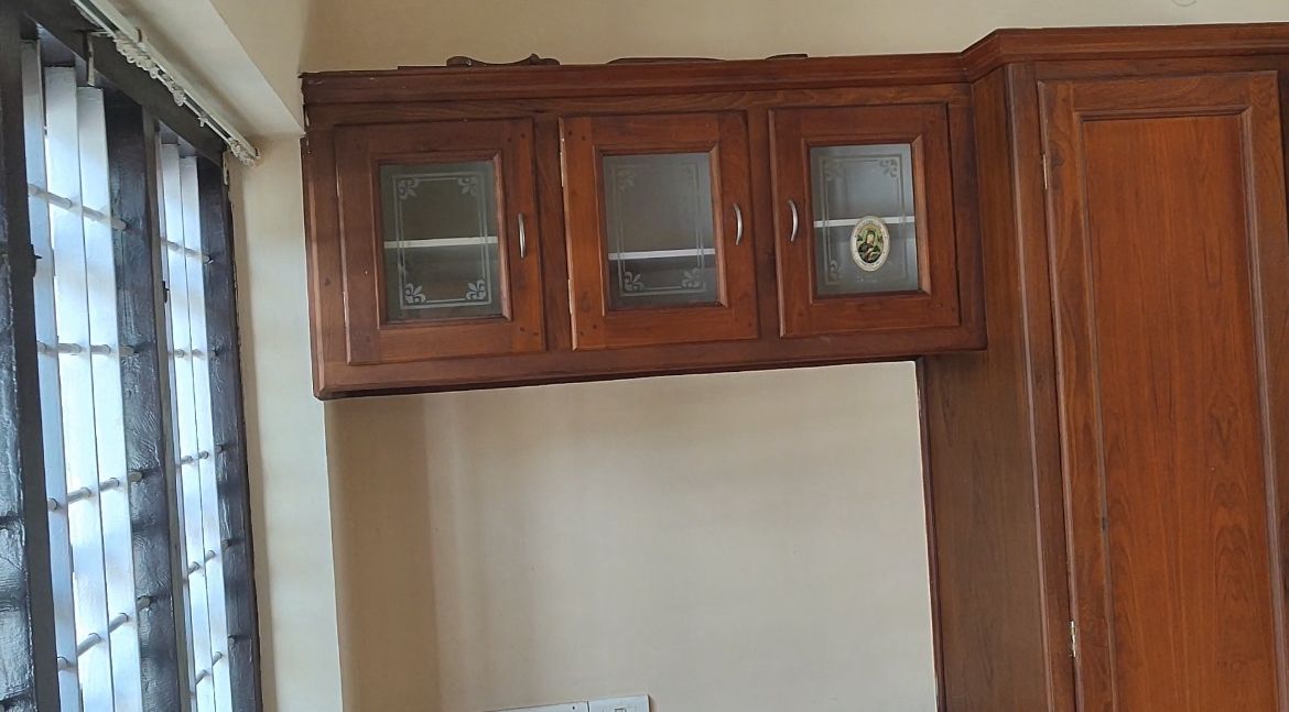 3000sqft 5BHK Semifurnished House