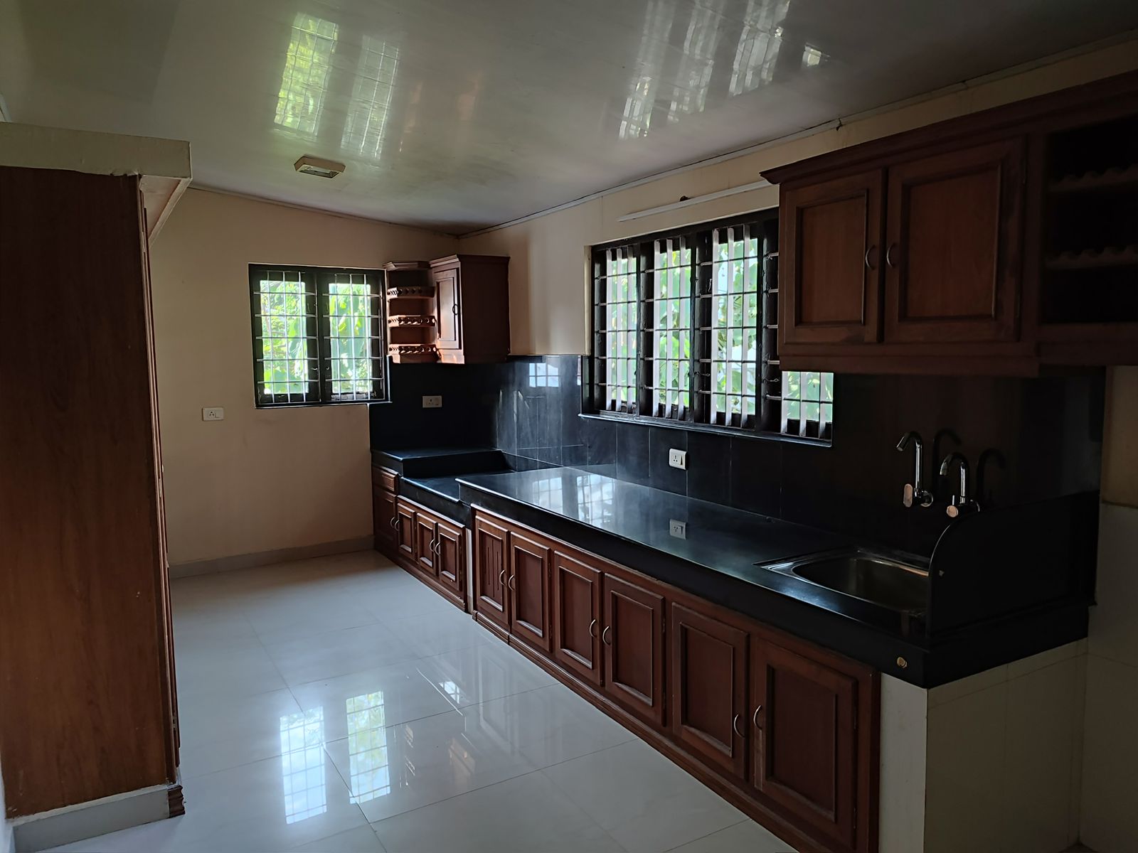 3000sqft 5BHK Semifurnished House