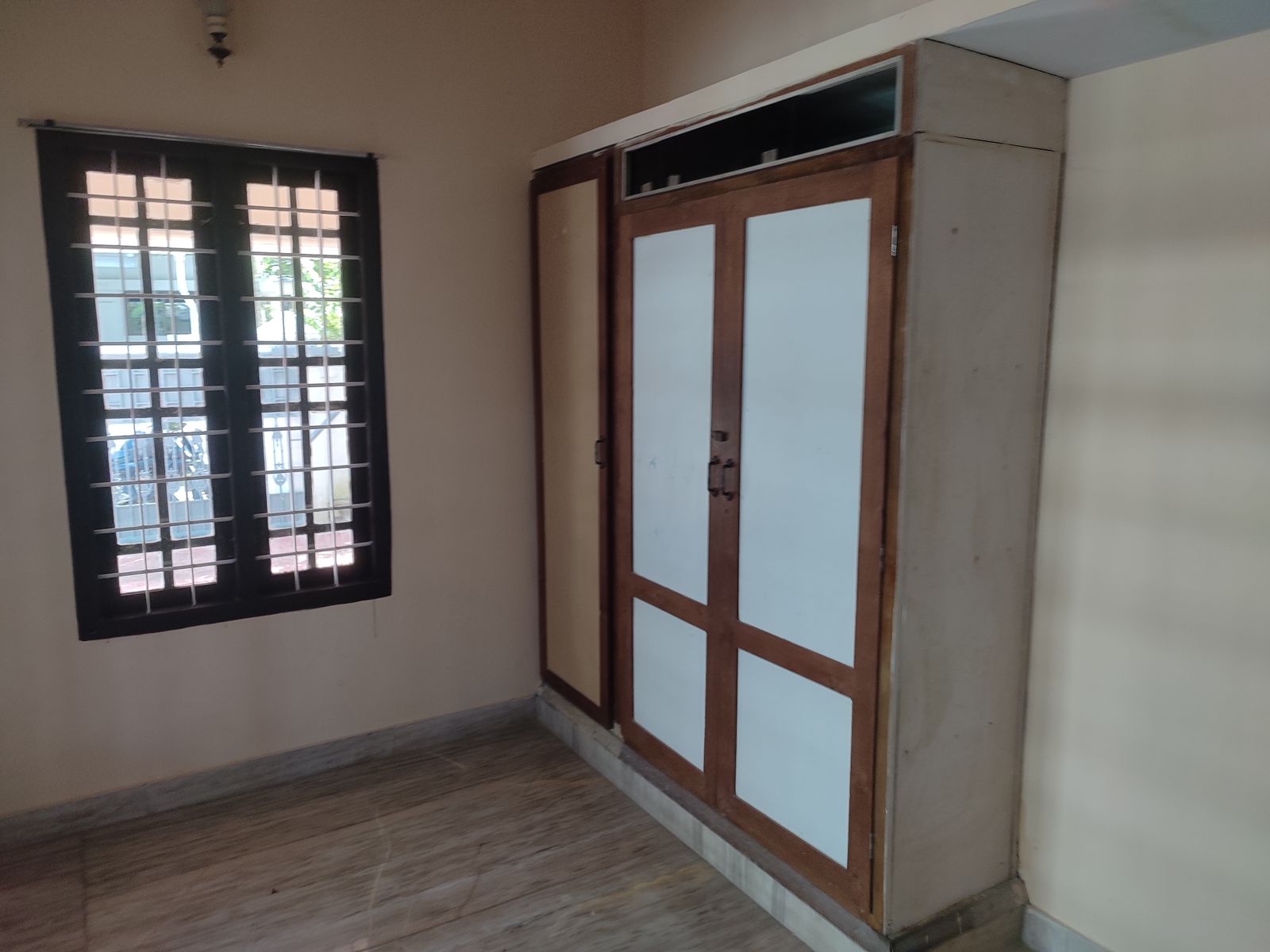 3000sqft 5BHK Semifurnished House