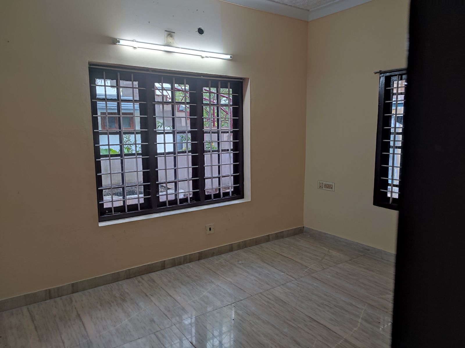 3000sqft 5BHK Semifurnished House