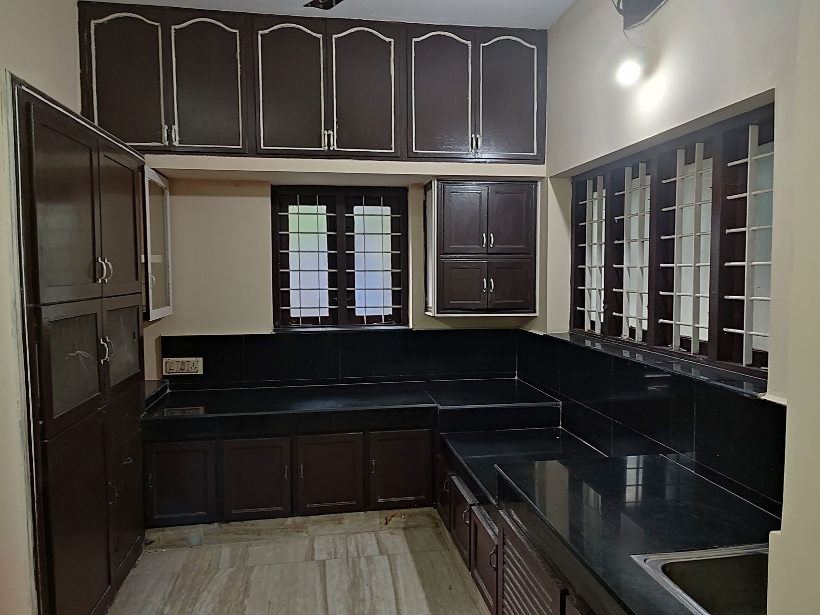 3000sqft 5BHK Semifurnished House