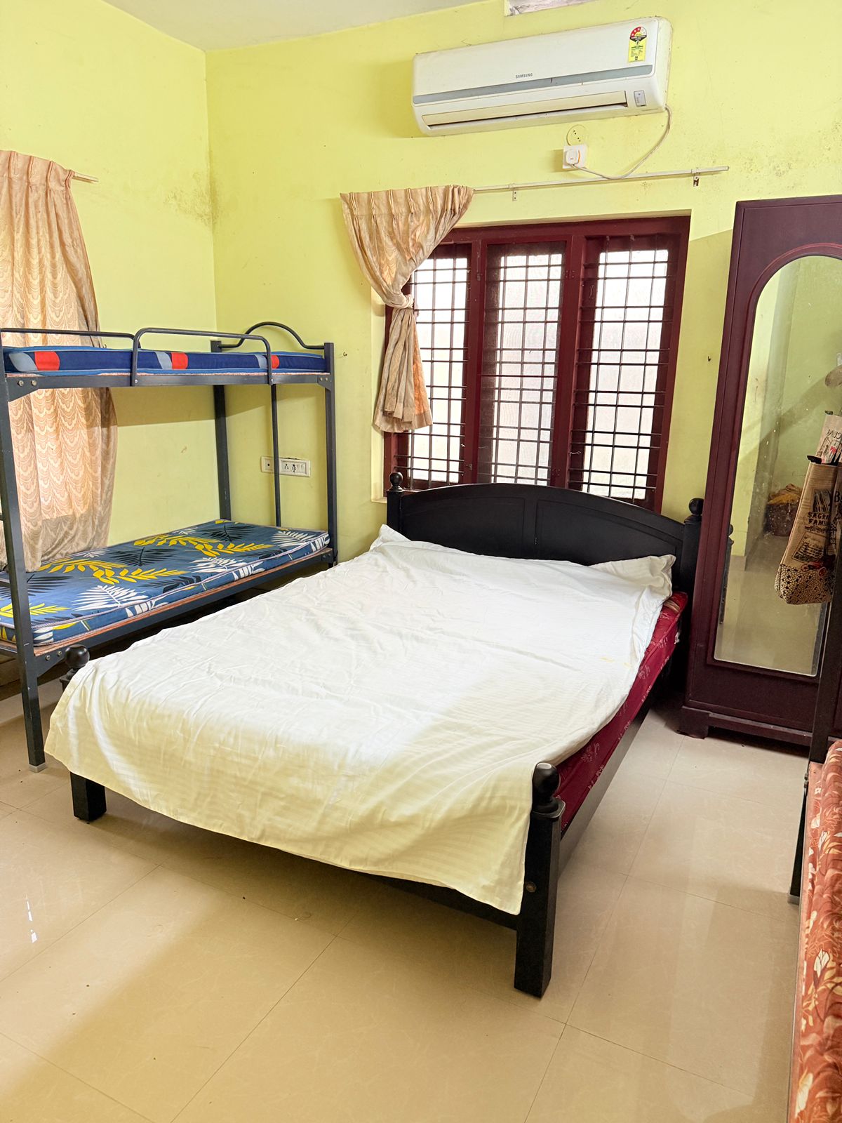 3000sqft 5BHK Semifurnished House