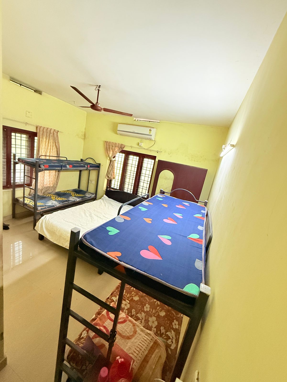 3000sqft 5BHK Semifurnished House