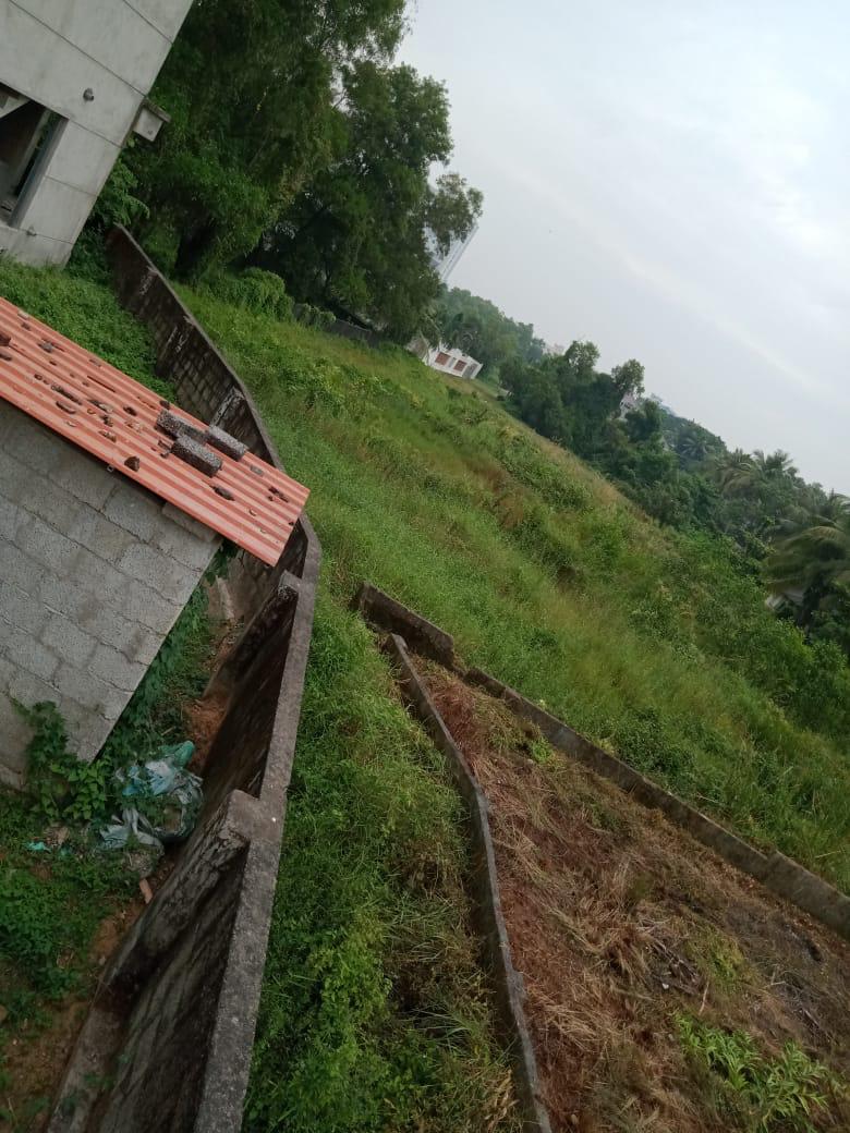 3049sqft 7 Cents of Residential Plot in Maradu