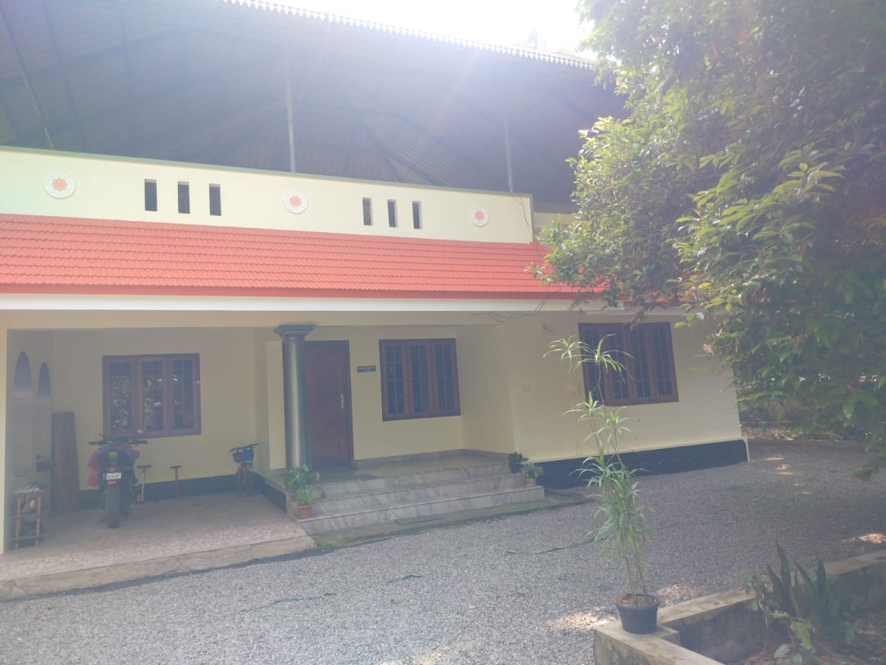 32 cents of Land with 1700sqft house