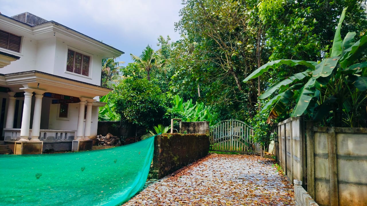 3800sqft Uncompleted House with 10 cents of Land - for sale in Angamaly, Kochi, Kerala