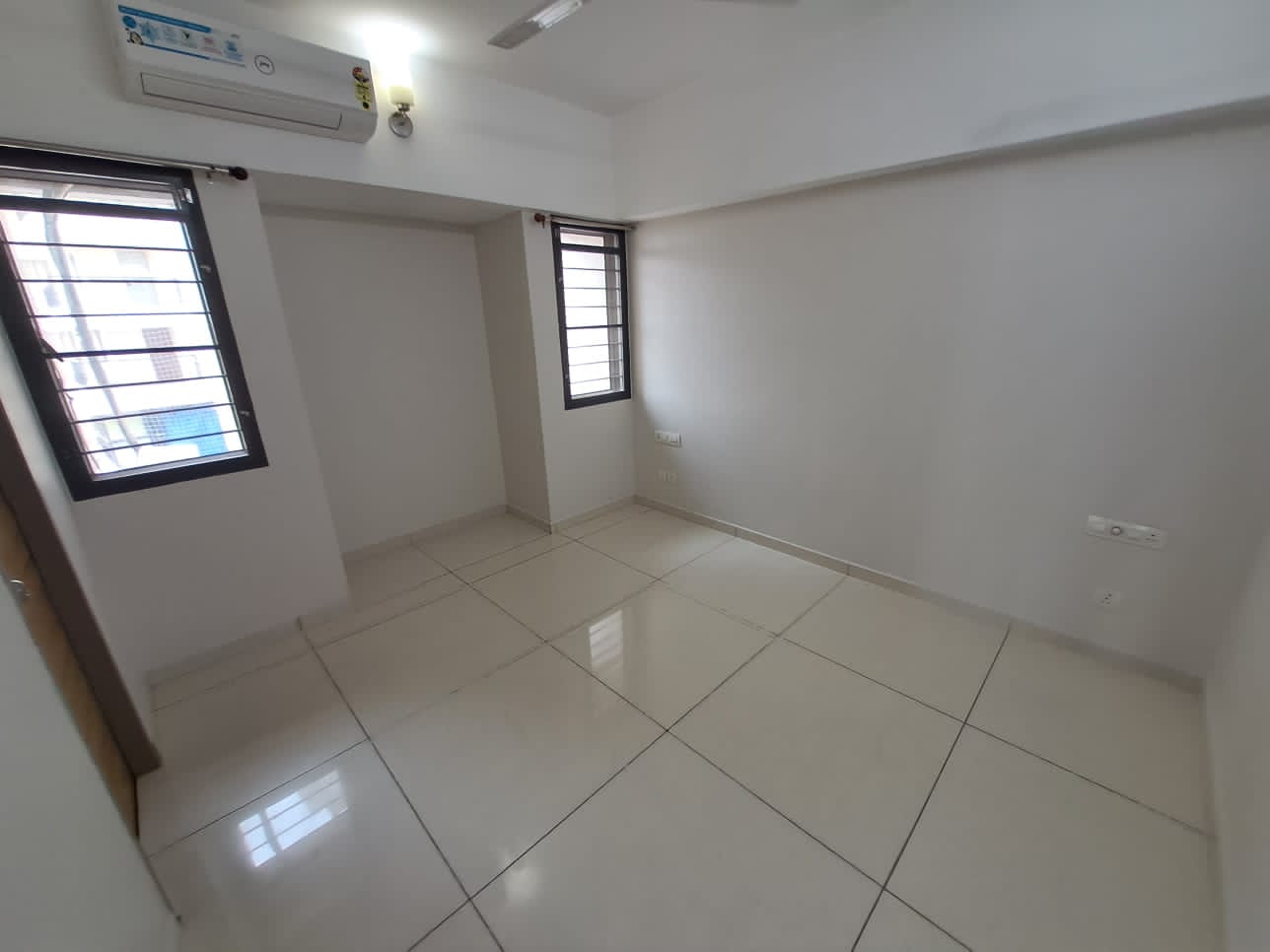 3BHK Semifurnished Flat in Panampilly Nagar, Ernakulam, 1780sqft