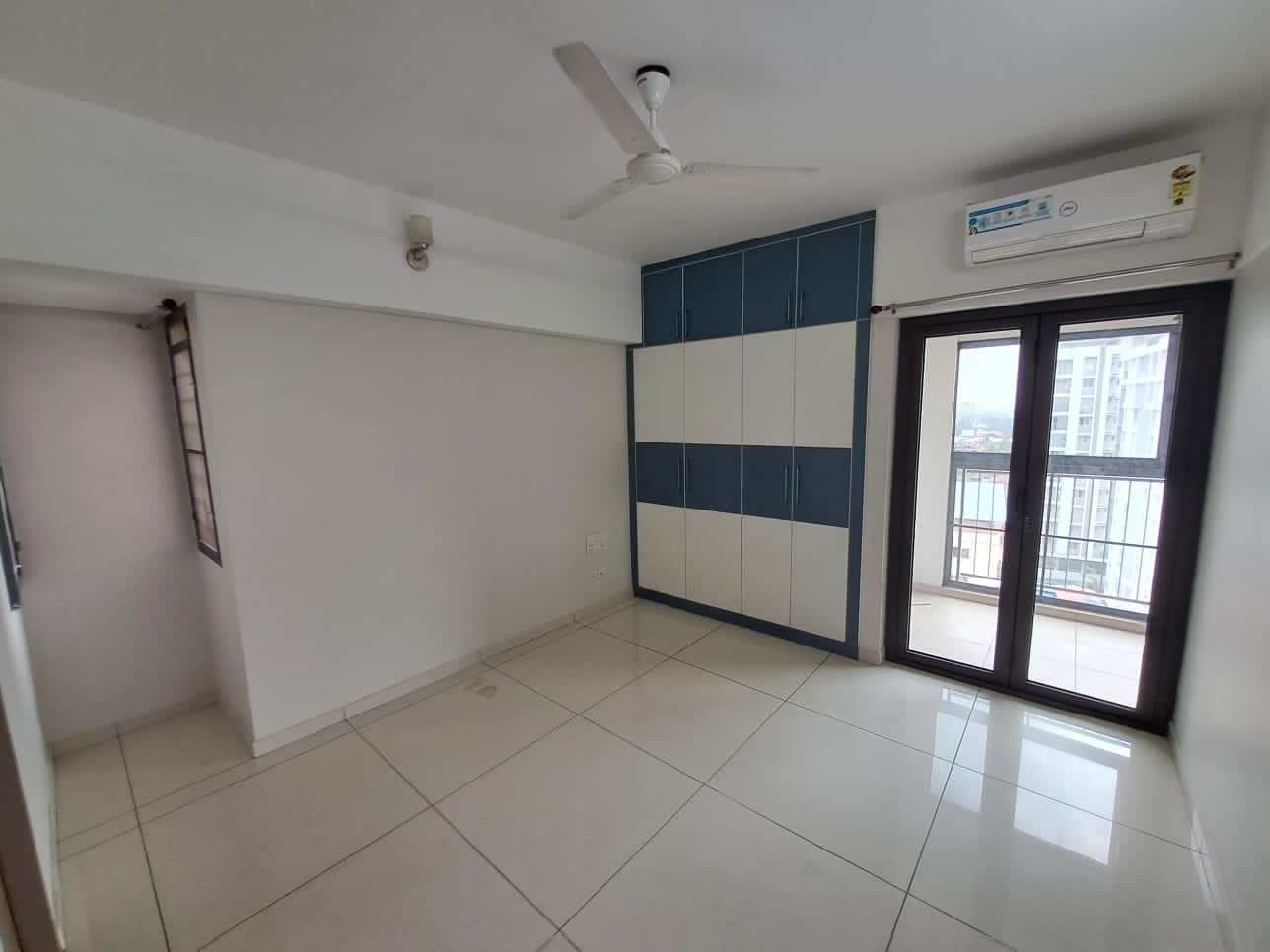 3BHK Semifurnished Flat in Panampilly Nagar, Ernakulam, 1780sqft
