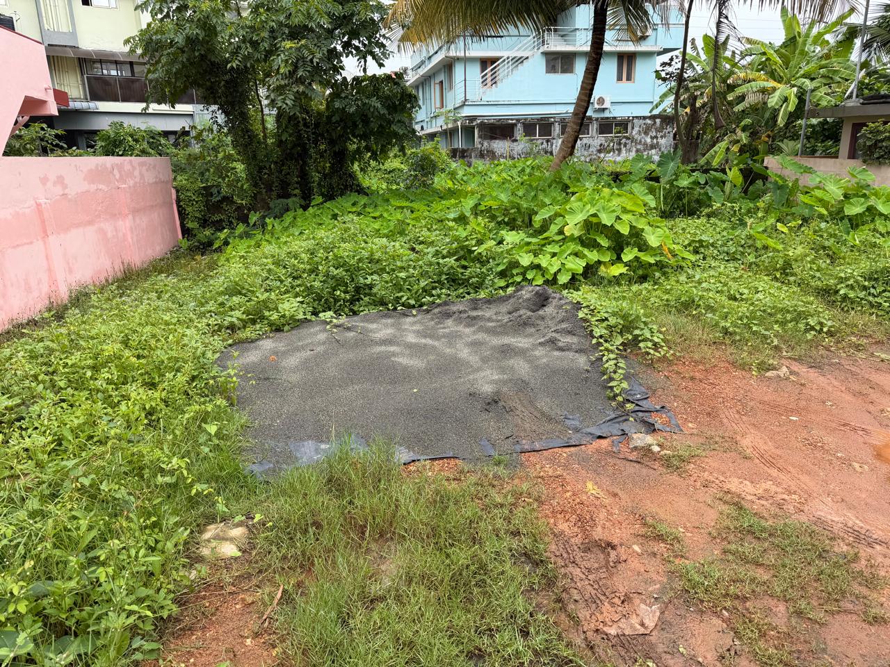 4.300 cents of Land