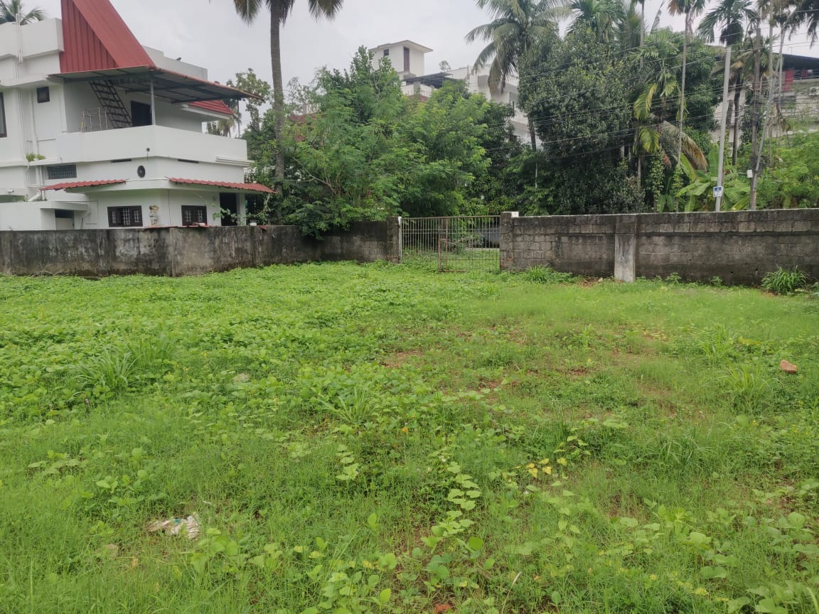 4-5cents of house plots in Maradu.