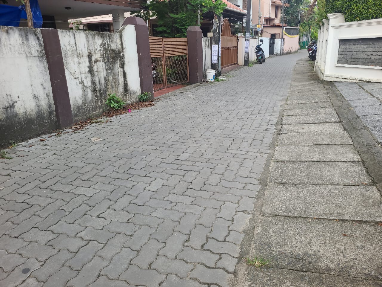 4 Cents of Land with Old House