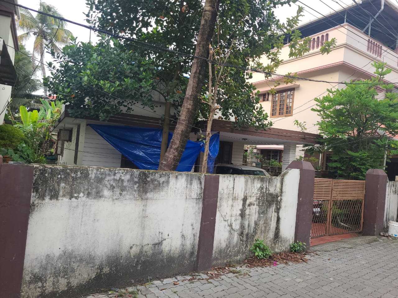 4 Cents of Land with Old House