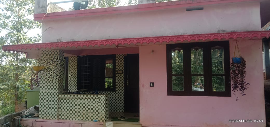 4 cents of plot with house