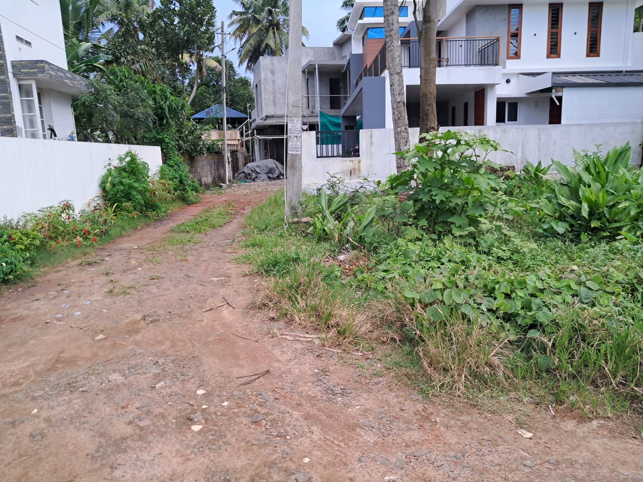 4 cents of residential plot in Maradu