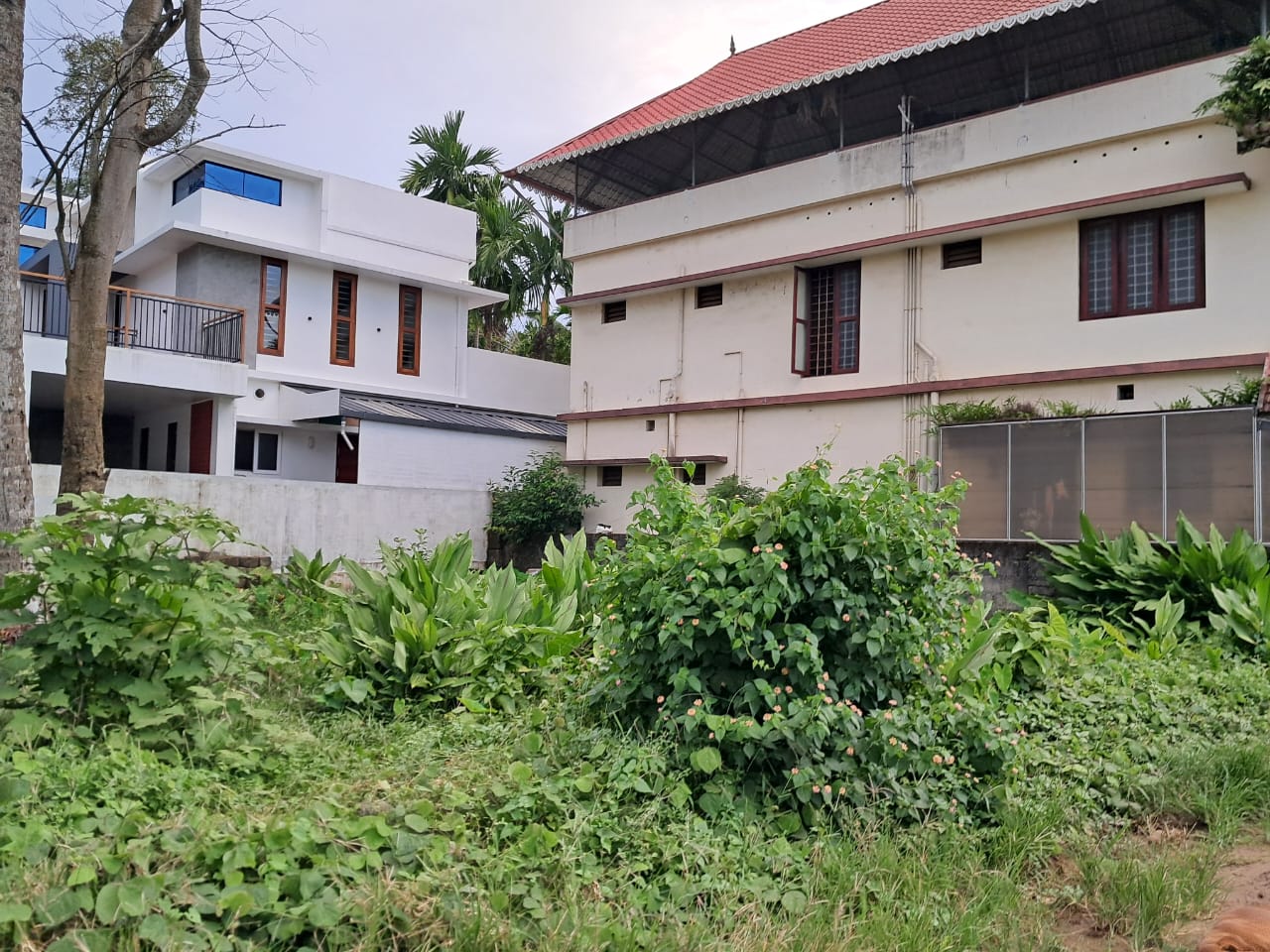 4 cents of residential plot in Maradu