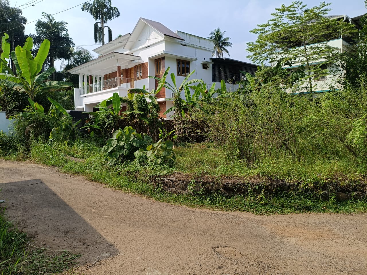 4200sqft 5BHK Semifurnished House - for sale in Pallikkara, Kochi ( Ernakulam ), Kerala