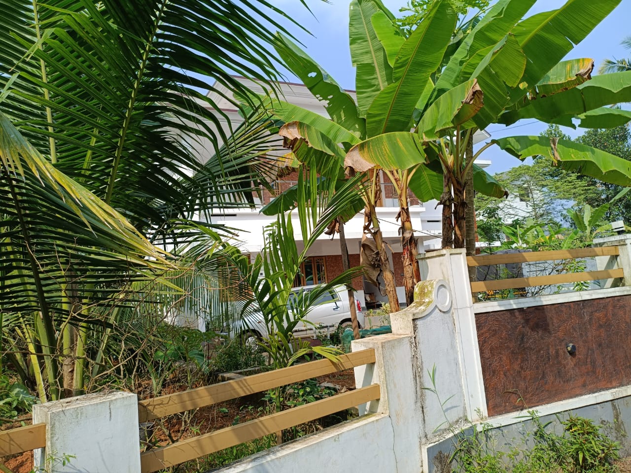 4200sqft 5BHK Semifurnished House