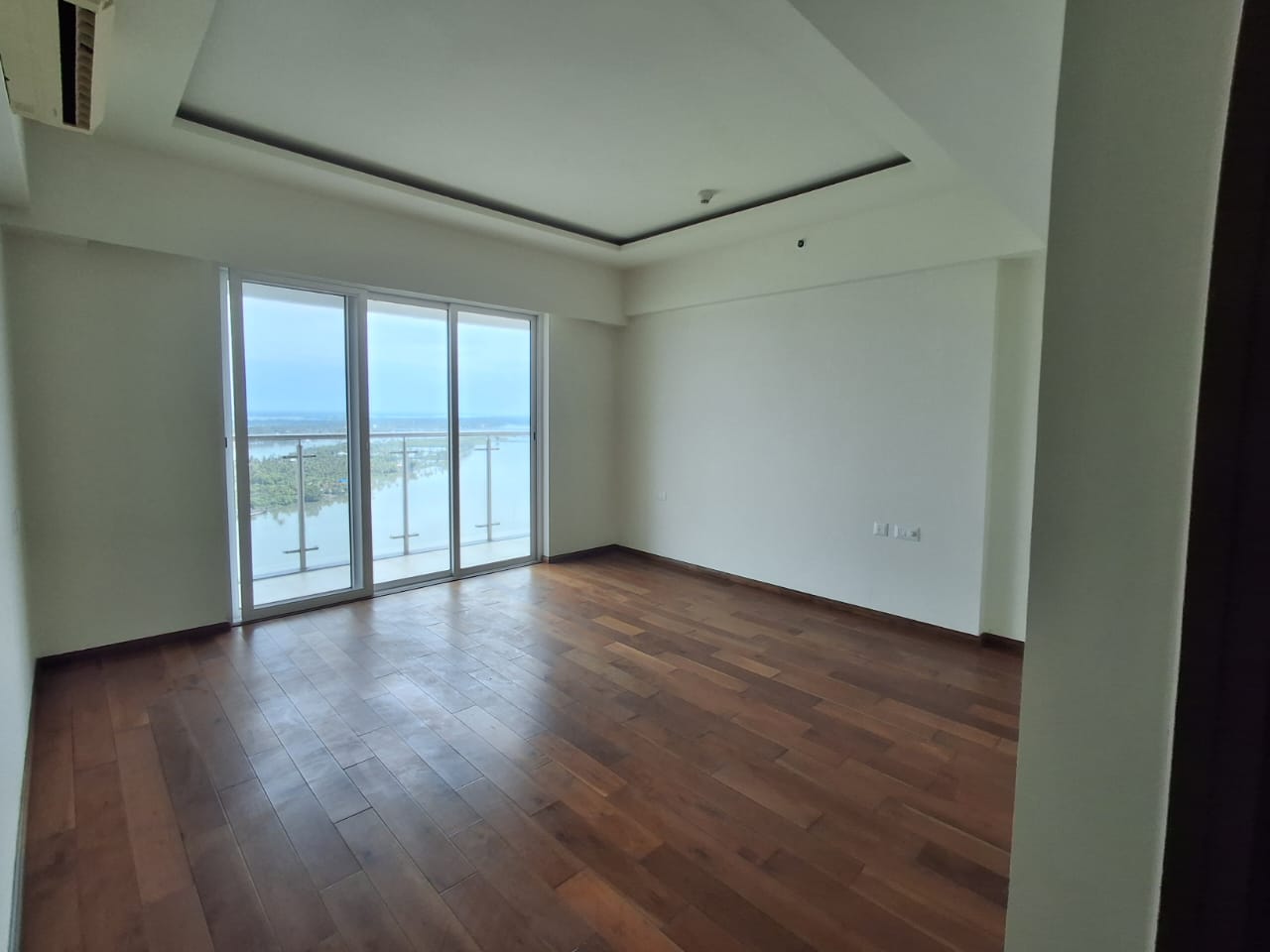 4250sqft,5BHK Semifurnished Flat