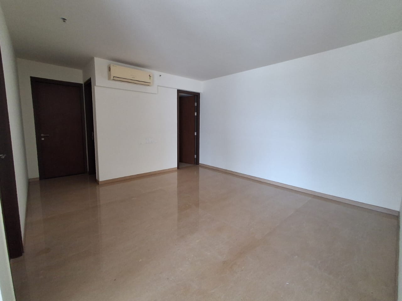 4250sqft,5BHK Semifurnished Flat
