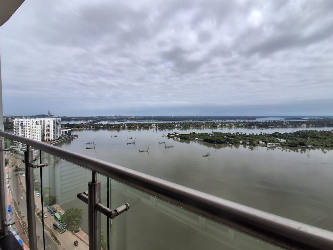 4250sqft,5BHK Semifurnished Flat in Marine Drive