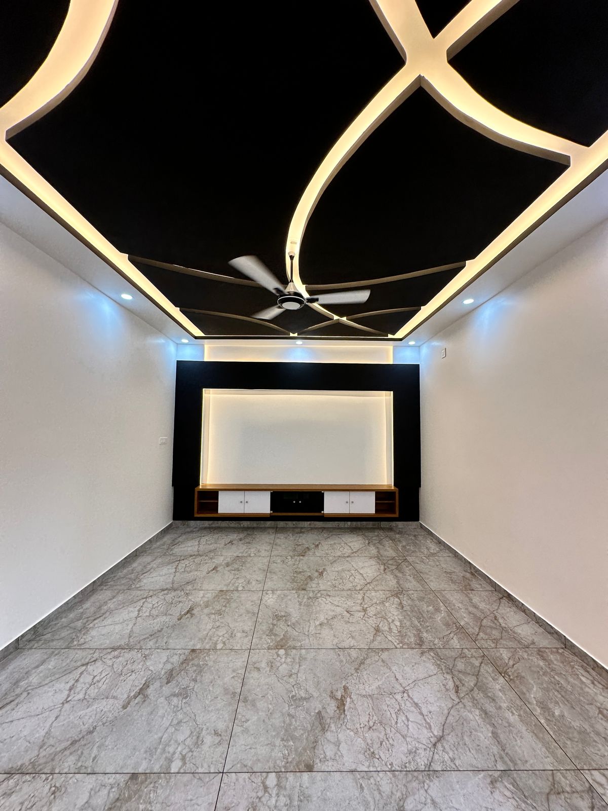 4382sqft 5BHK Semifurnished New Posh Villa with 15cents