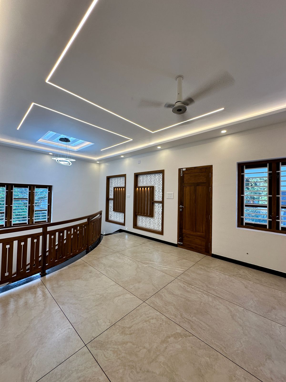 4382sqft 5BHK Semifurnished New Posh Villa with 15cents