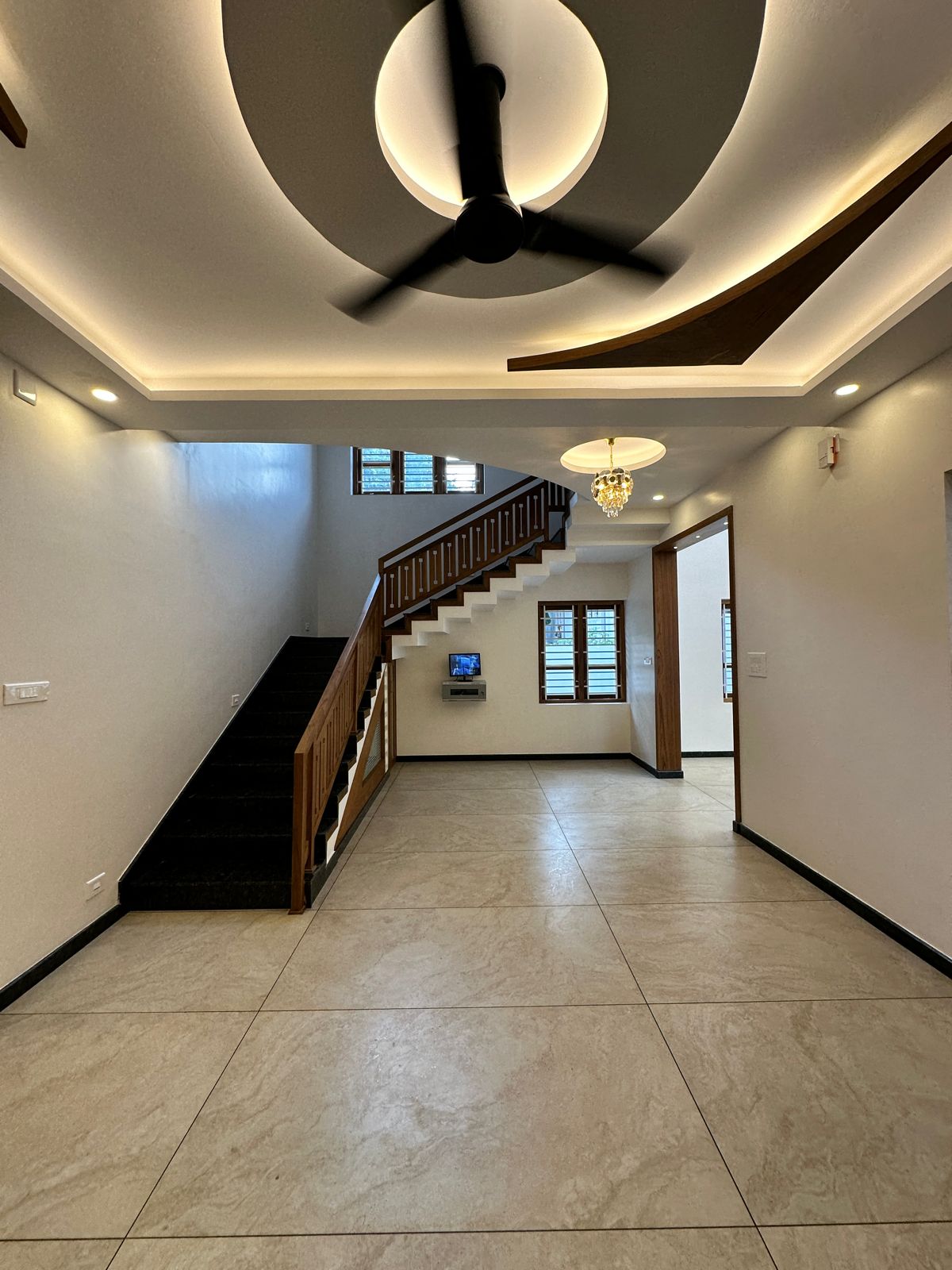 4382sqft 5BHK Semifurnished New Posh Villa with 15cents