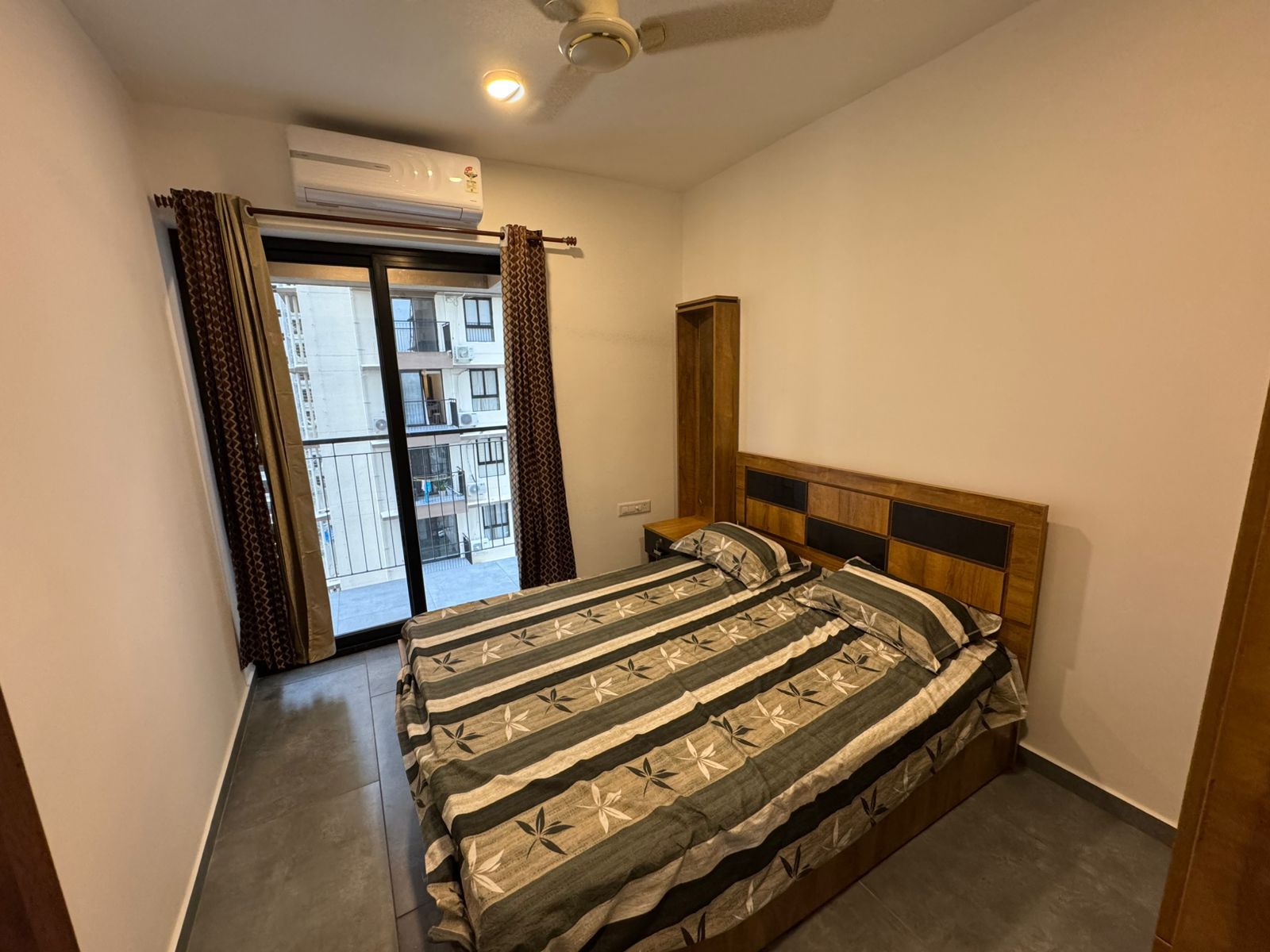 552 sqft 1BHK fully furnished Flat