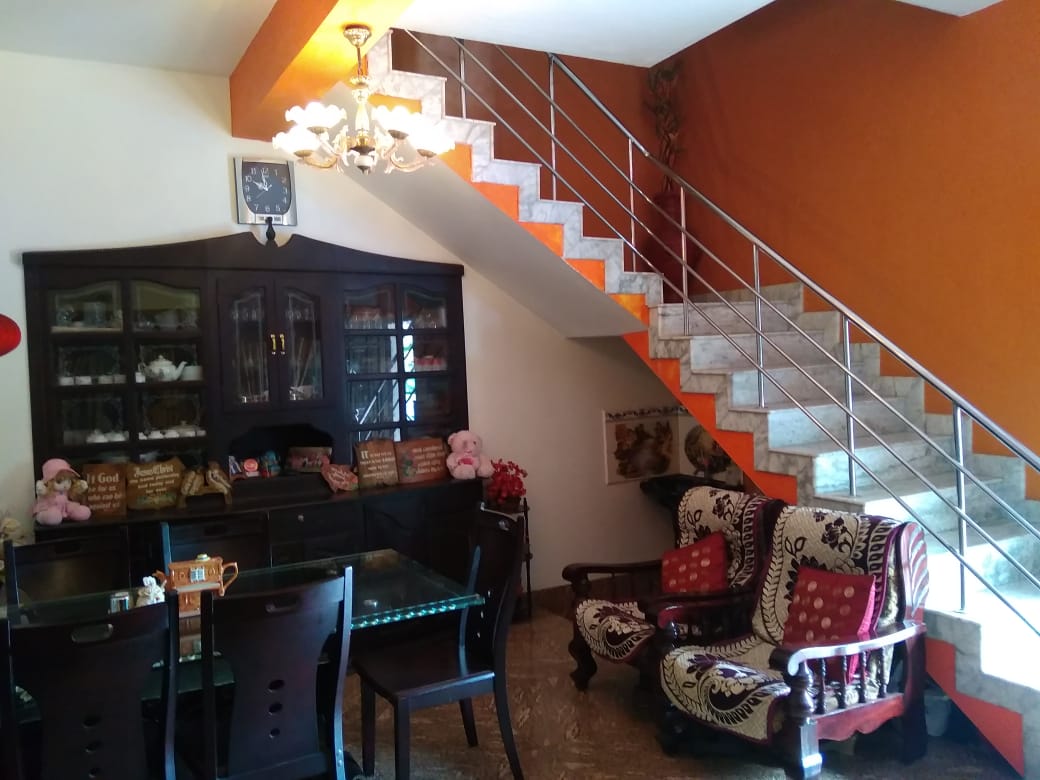 5BHK, 2400sqft Semifurnished House in 5.5cents near Vyttila - for sale in Vytila Junction, Kochi ( Ernakulam ), Kerala